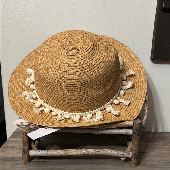 NWT Serra Tan and Cream Straw BEACH Hat with DECORATIVE Trim - Picture 1 of 8
